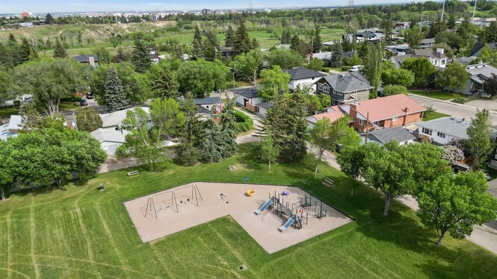 4811 15 Street SW, Calgary — photo 5 of 47