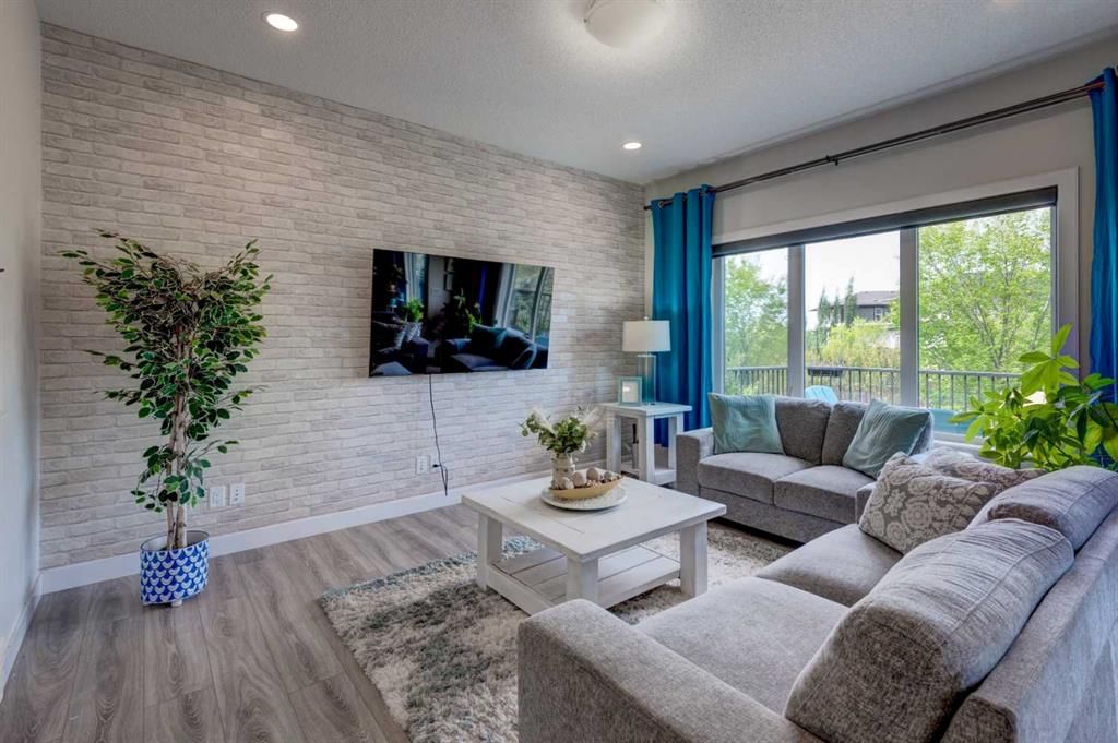 39 Walden Green SE, Calgary — photo 2 of 43