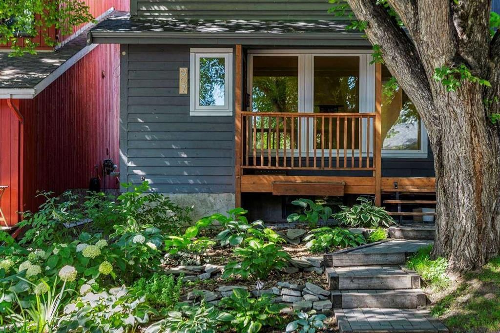 907 36B Street NW, Calgary — photo 3 of 50