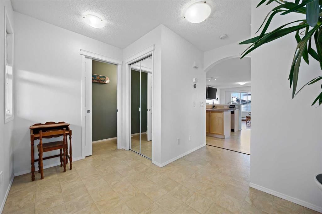 128 Everglen Road SW, Calgary — photo 5 of 45