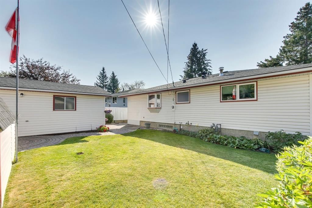 5751 Dalmead Crescent NW, Calgary — photo 4 of 44