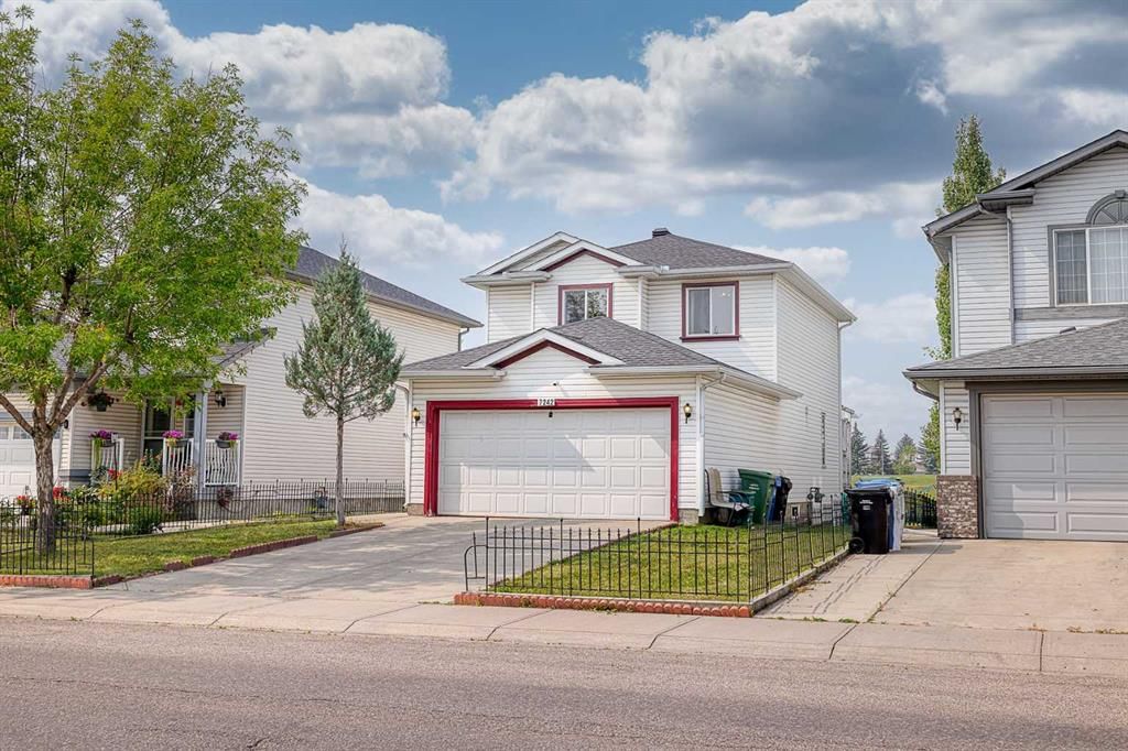 7242 Laguna Way NE, Calgary — main listing photo