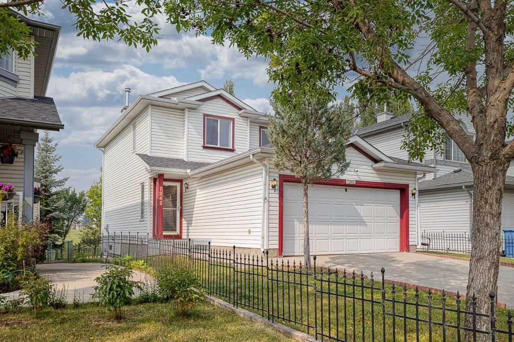7242 Laguna Way NE, Calgary — photo 2 of 21