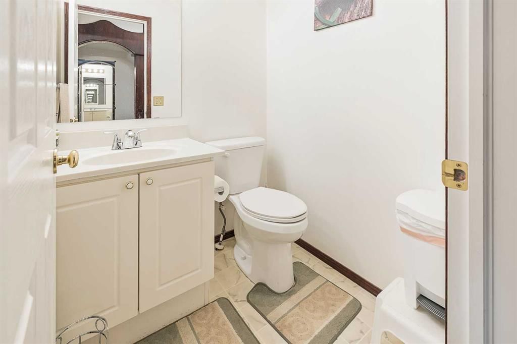 7242 Laguna Way NE, Calgary — photo 5 of 21