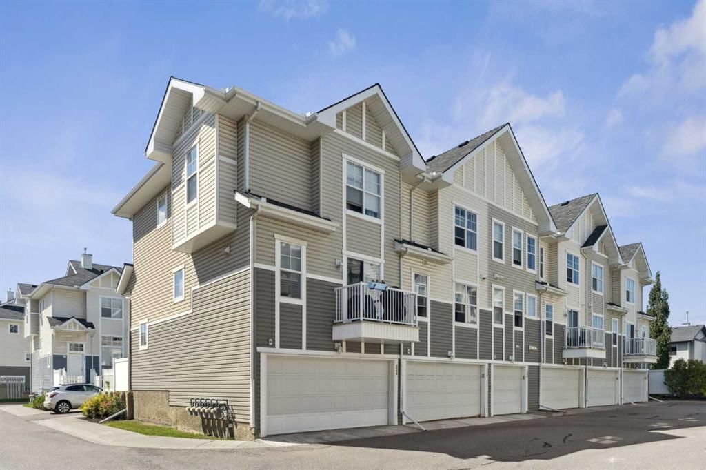 3096 New Brighton Gardens SE, Calgary — photo 3 of 19