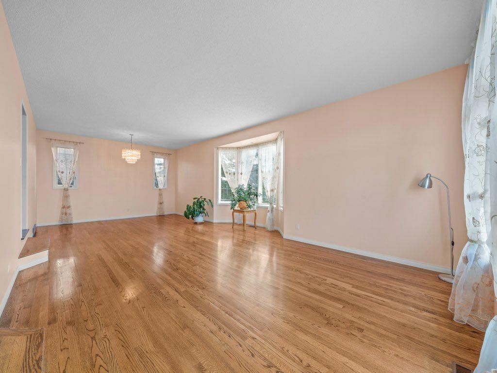 91 Woodbrook Road SW, Calgary — photo 5 of 48