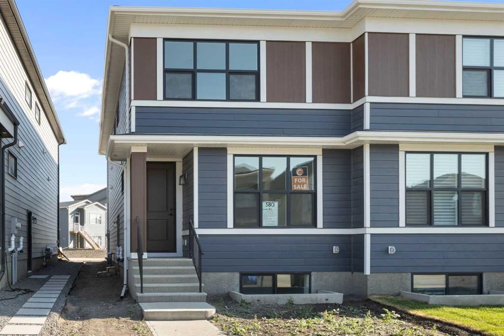 580 Rowmont Boulevard NW, Calgary — photo 2 of 50