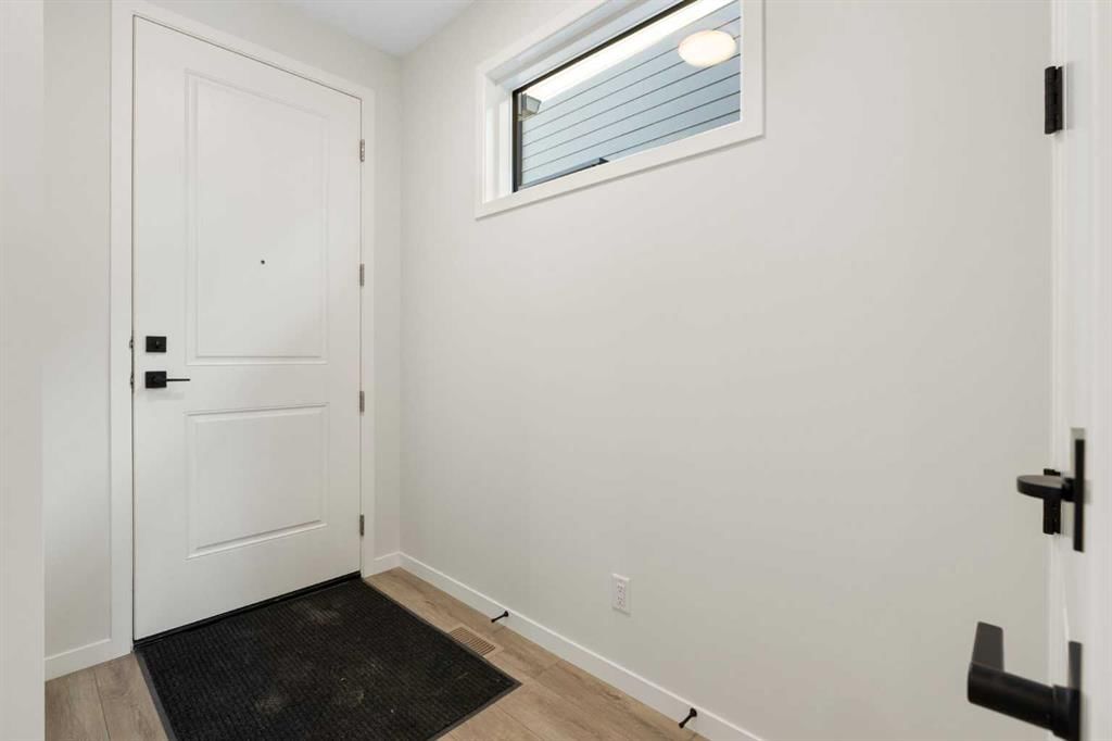 580 Rowmont Boulevard NW, Calgary — photo 3 of 50