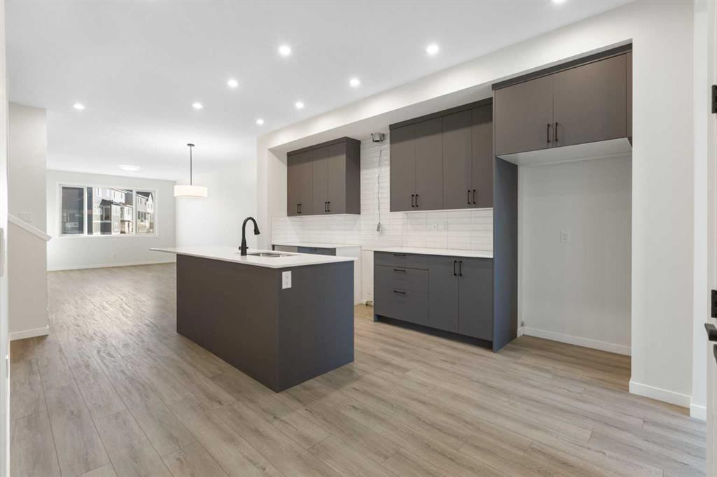 580 Rowmont Boulevard NW, Calgary — photo 4 of 50
