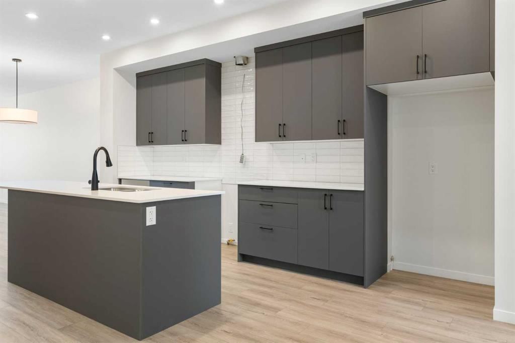 580 Rowmont Boulevard NW, Calgary — photo 5 of 50