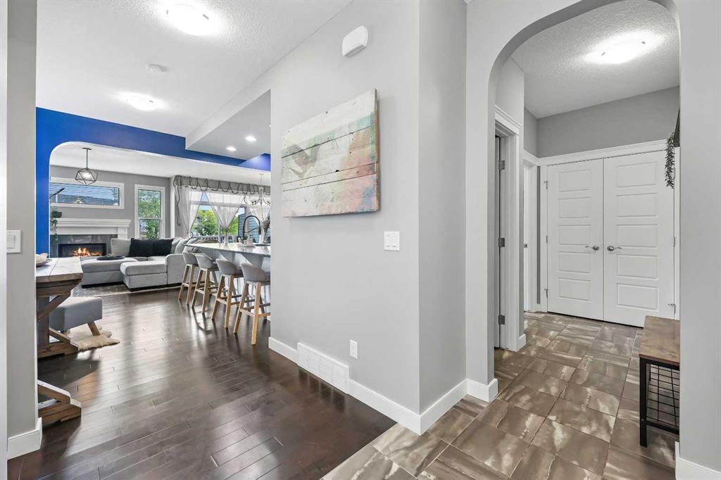 49 Evansglen Mews NW, Calgary — photo 4 of 50