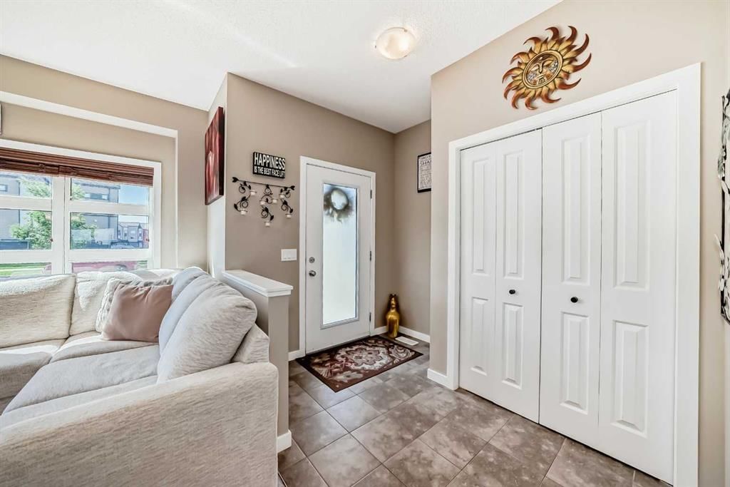 519 Copperpond Boulevard SE, Calgary — photo 5 of 39