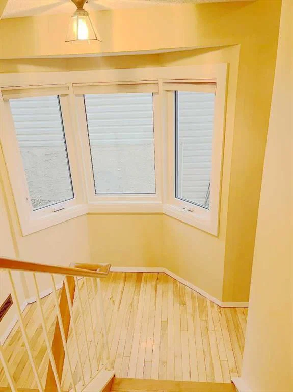 33 Millrise Lane SW, Calgary — photo 2 of 22