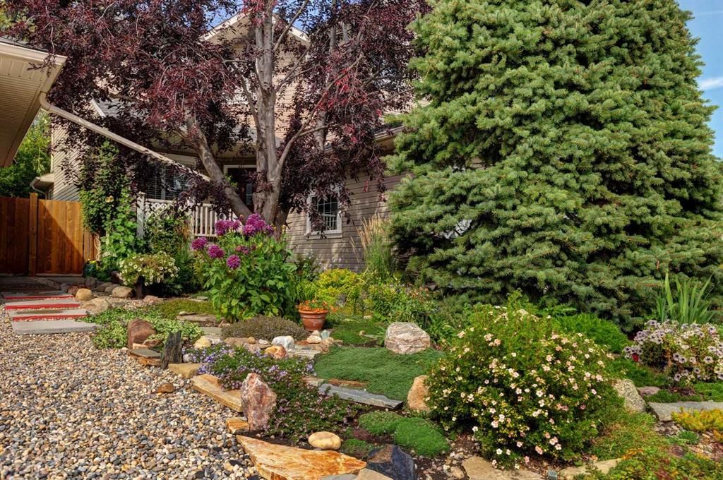 23 Sierra Nevada Way SW, Calgary — photo 4 of 50