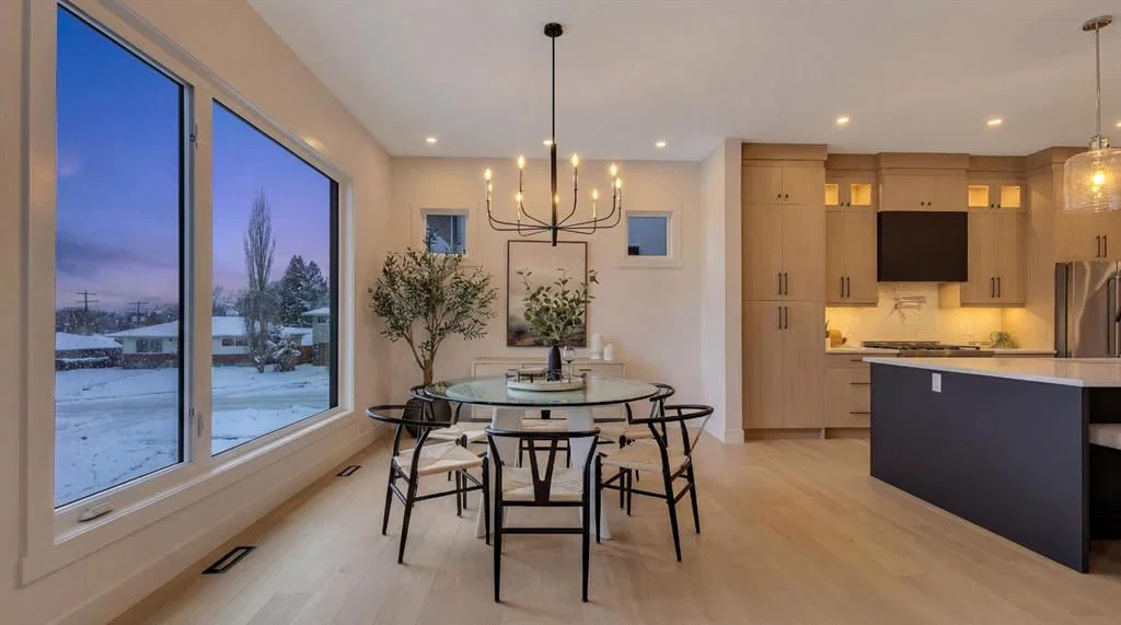 42 Collingwood Place NW, Calgary — photo 3 of 46