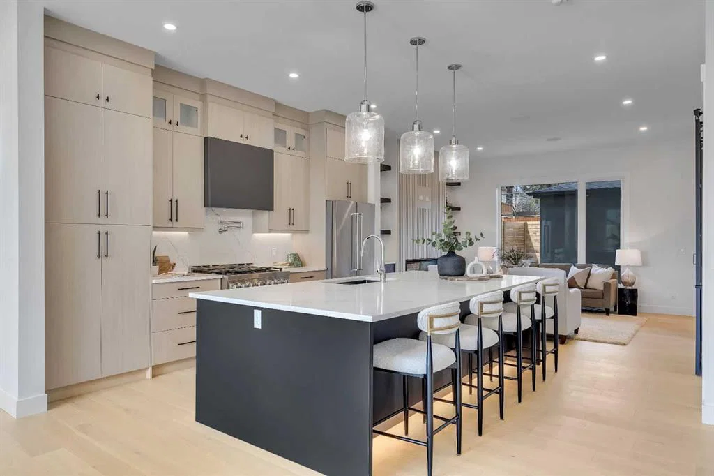 42 Collingwood Place NW, Calgary — photo 5 of 46