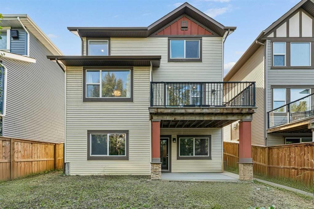 220 Walgrove Heath SE, Calgary — photo 4 of 50