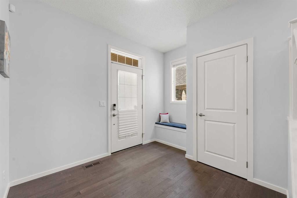220 Walgrove Heath SE, Calgary — photo 5 of 50