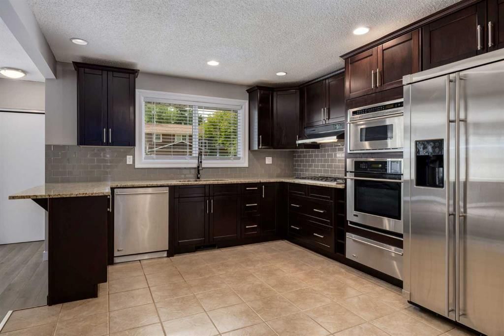 534 Cantrell Drive SW, Calgary — photo 4 of 49