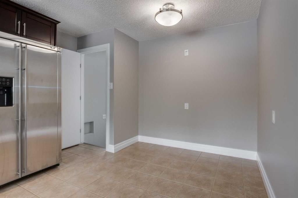 534 Cantrell Drive SW, Calgary — photo 5 of 49