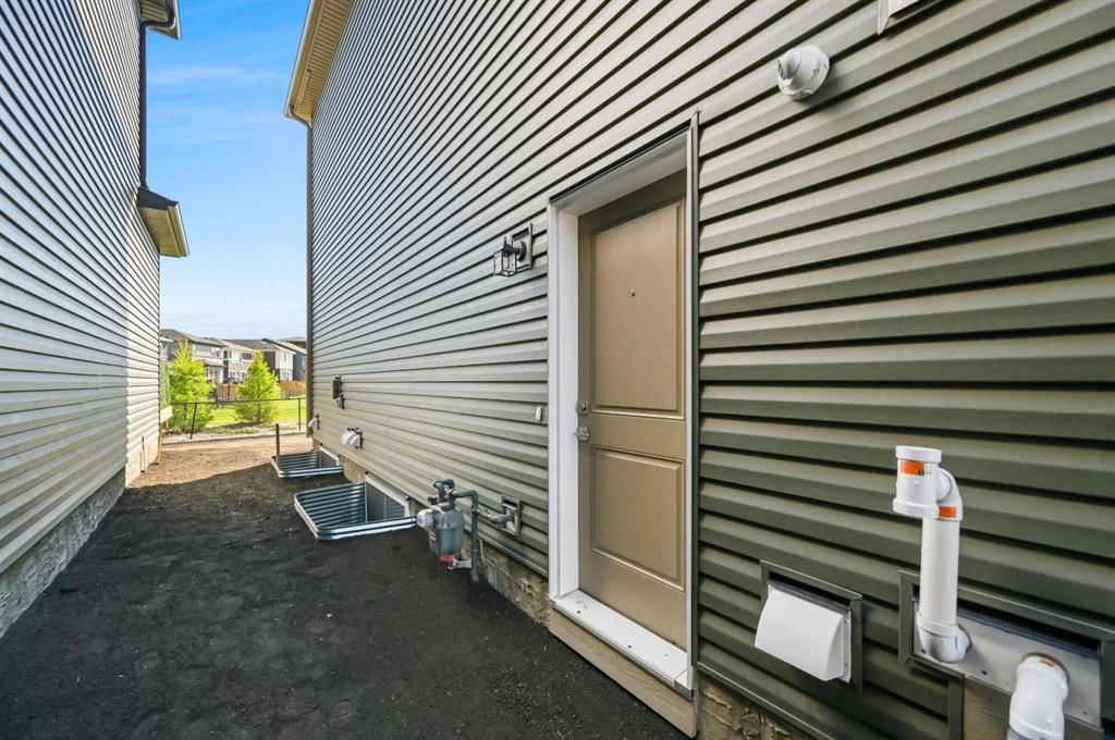 232 Belmont Park SW, Calgary — photo 2 of 50