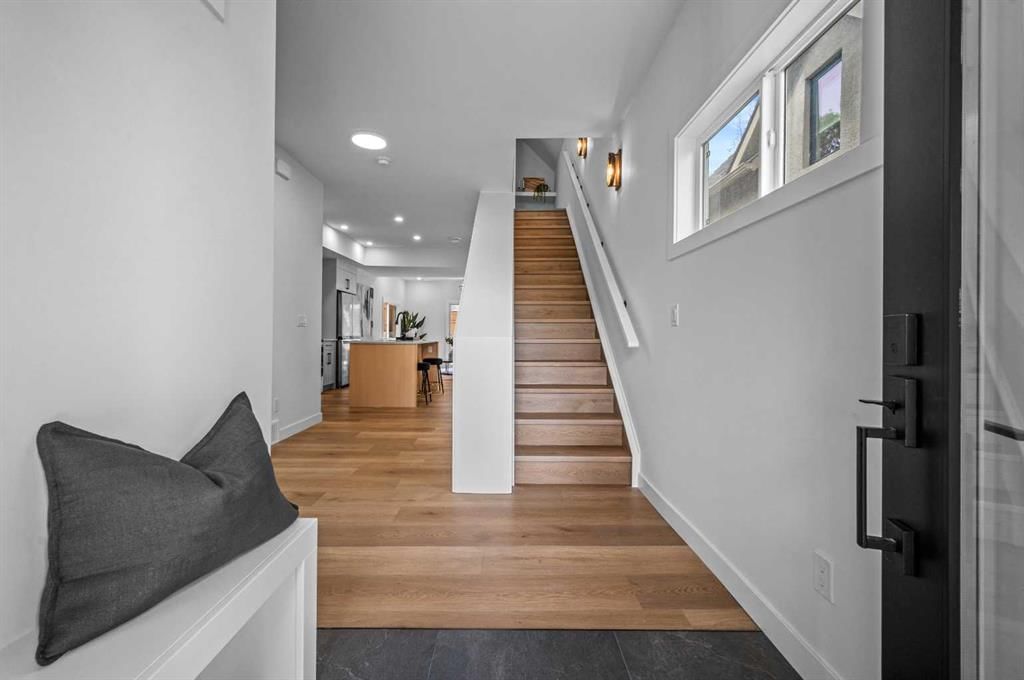 1815 17A Street SW, Calgary — photo 4 of 22