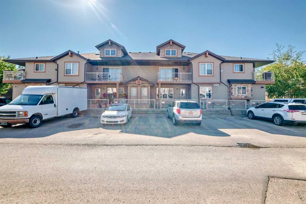105, 90 Panatella Landing NW, Calgary — photo 2 of 32