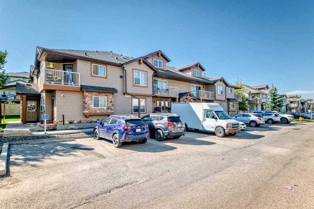 105, 90 Panatella Landing NW, Calgary — photo 3 of 32