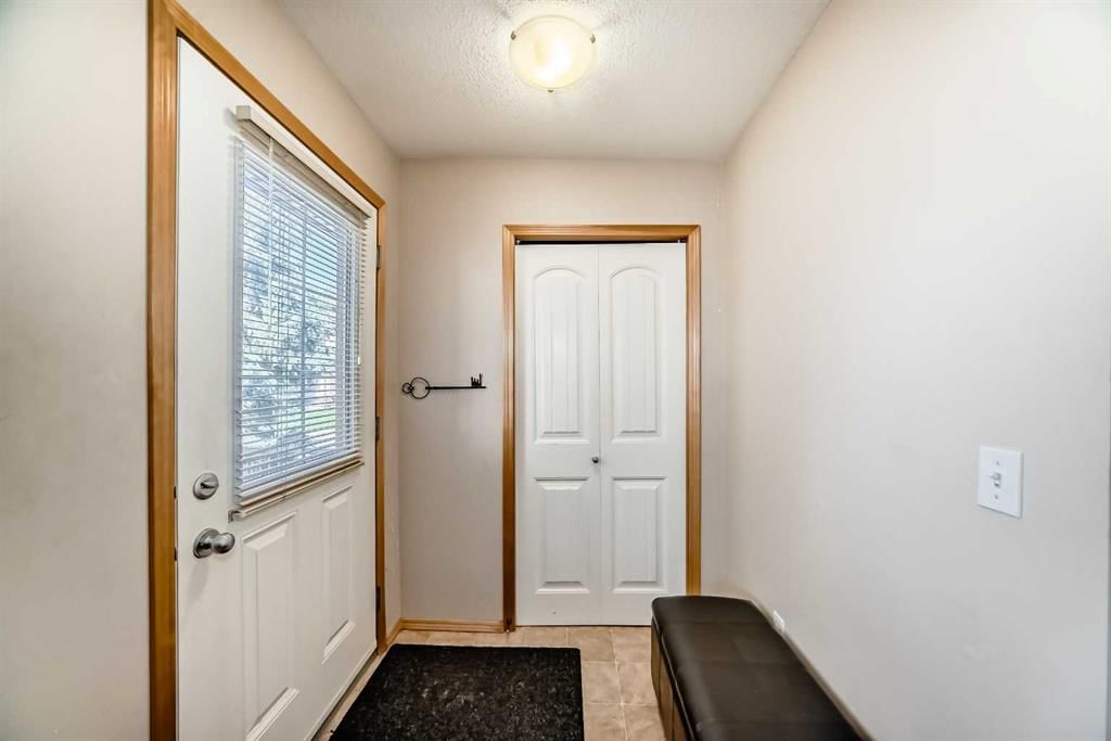 105, 90 Panatella Landing NW, Calgary — photo 5 of 32