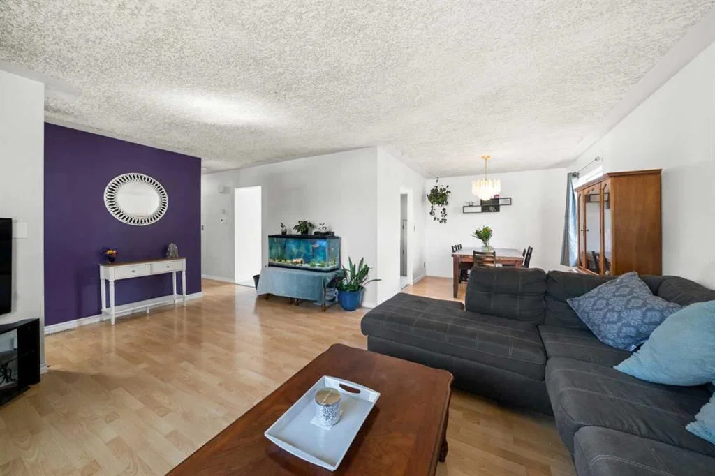 102 Marbrooke Circle NE, Calgary — photo 4 of 38