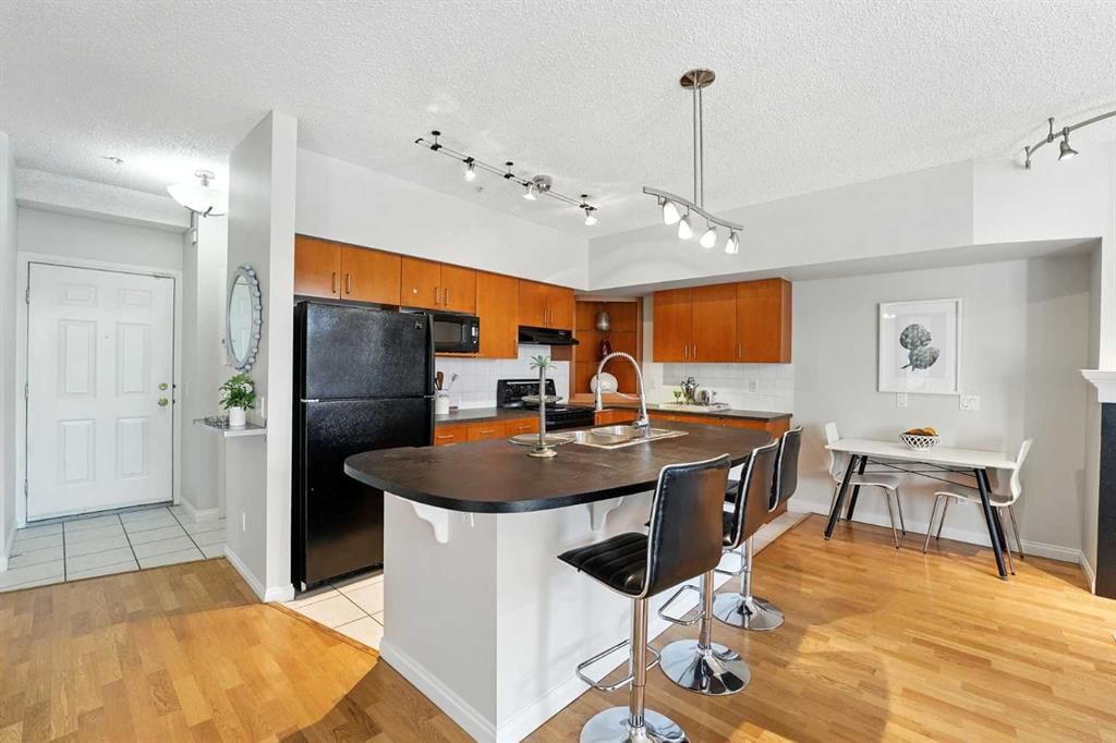 202, 527 15 Avenue SW, Calgary — photo 4 of 31