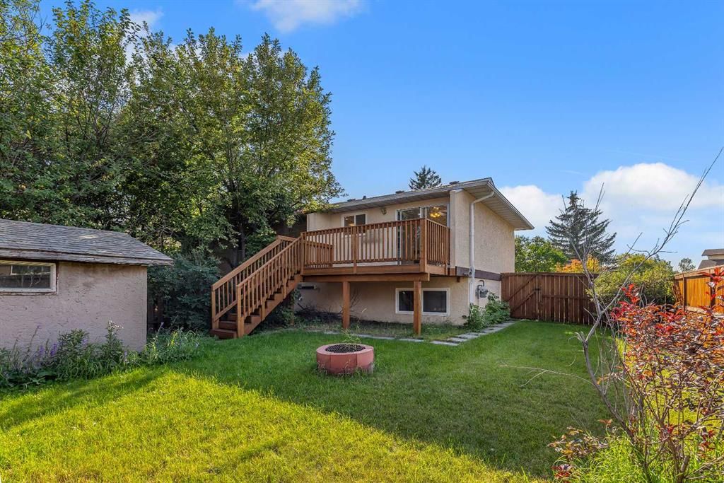 105 Fonda Court SE, Calgary — photo 2 of 25