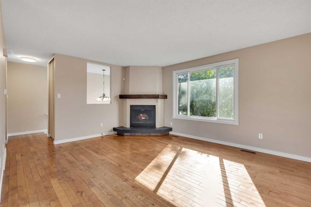 105 Fonda Court SE, Calgary — photo 5 of 25