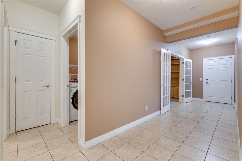 304, 10 Hemlock Crescent SW, Calgary — photo 5 of 42