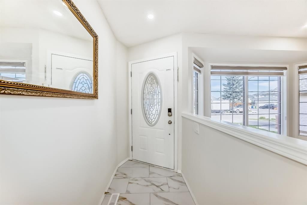 105 Del Ray Road, Calgary — photo 3 of 47