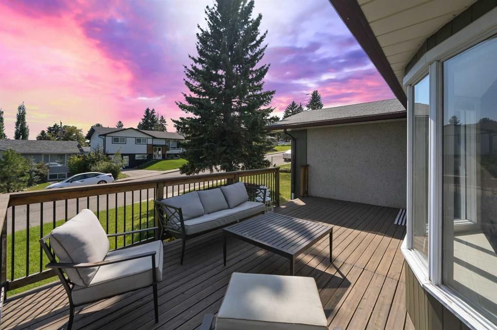 708 101 Avenue SW, Calgary — photo 2 of 41