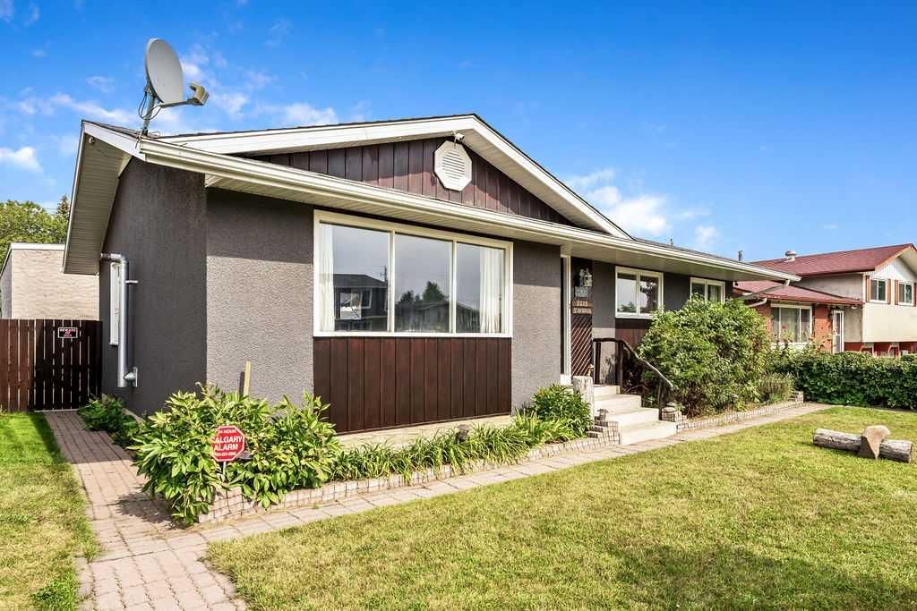 5212 5 Avenue SE, Calgary — photo 3 of 37