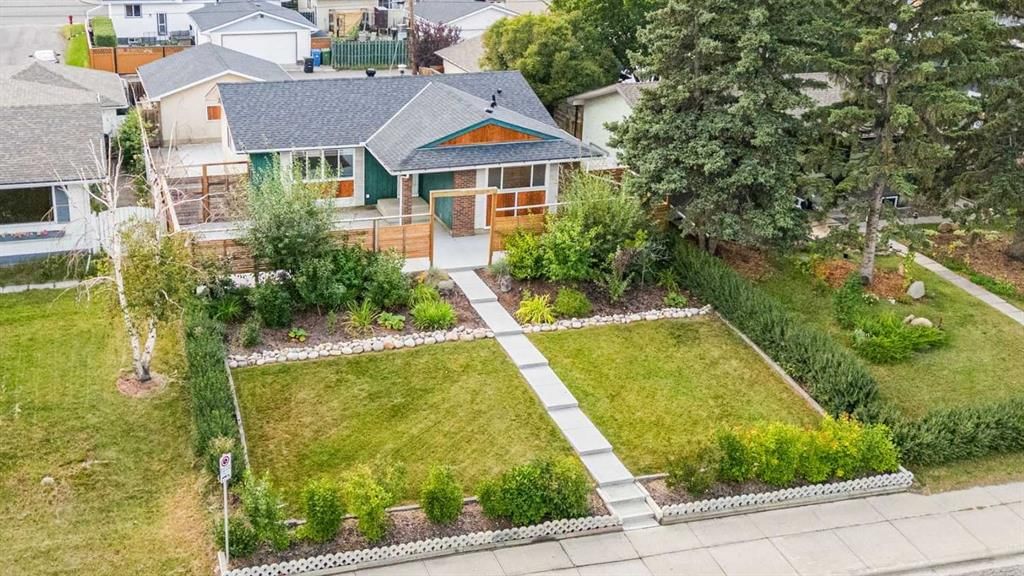 619 52 Street NE, Calgary — photo 3 of 48
