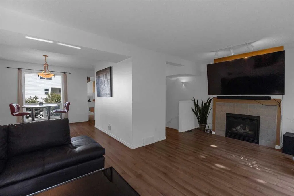 19, 200 Hidden Hills Terrace NW, Calgary — photo 4 of 32