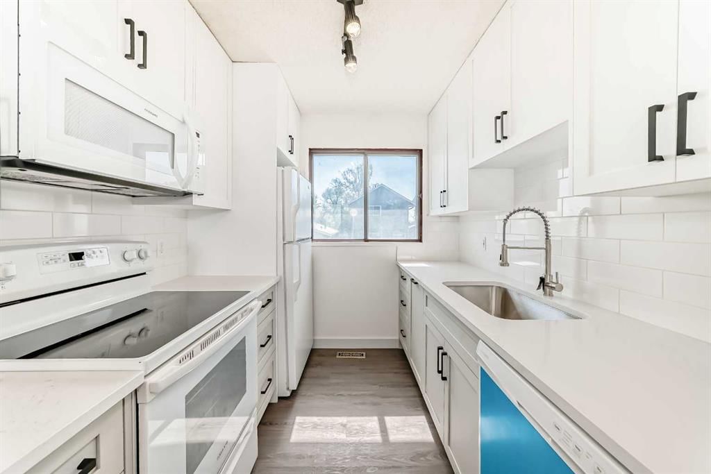 269 Edgepark Boulevard NW, Calgary — photo 4 of 40