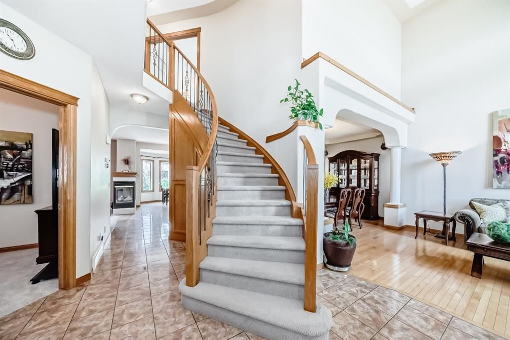 42 West Cedar Point SW, Calgary — photo 3 of 50