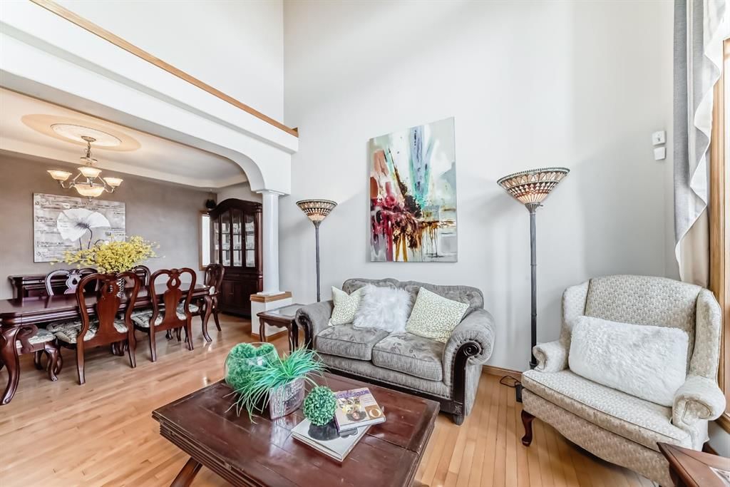 42 West Cedar Point SW, Calgary — photo 4 of 50