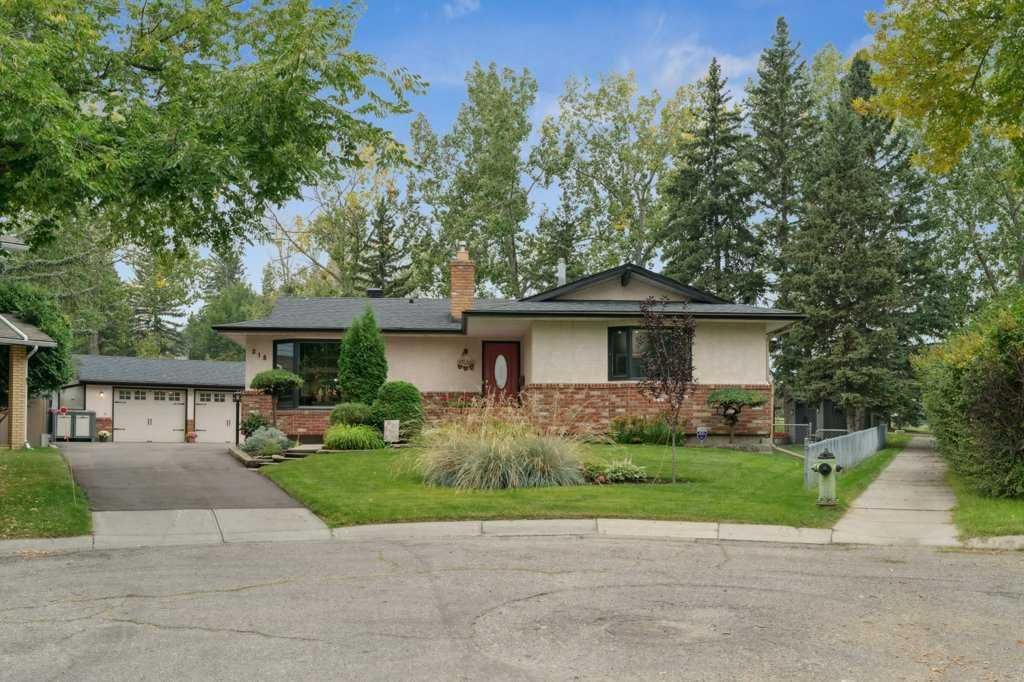 318 Oakhill Place SW, Calgary — photo 2 of 43
