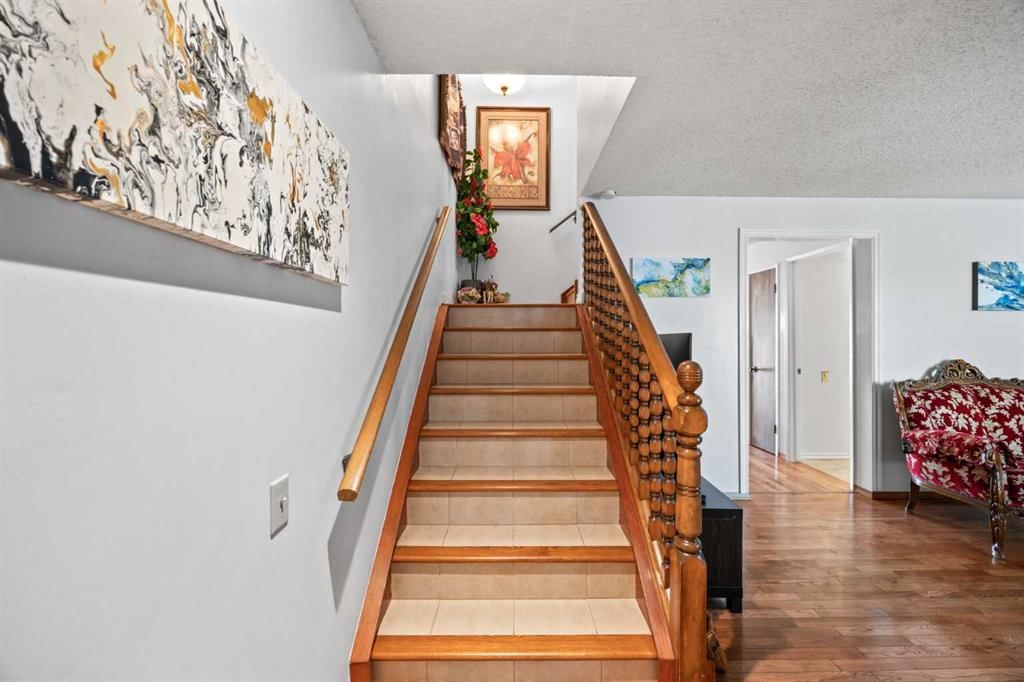 108 Templegreen Road NE, Calgary — photo 4 of 35