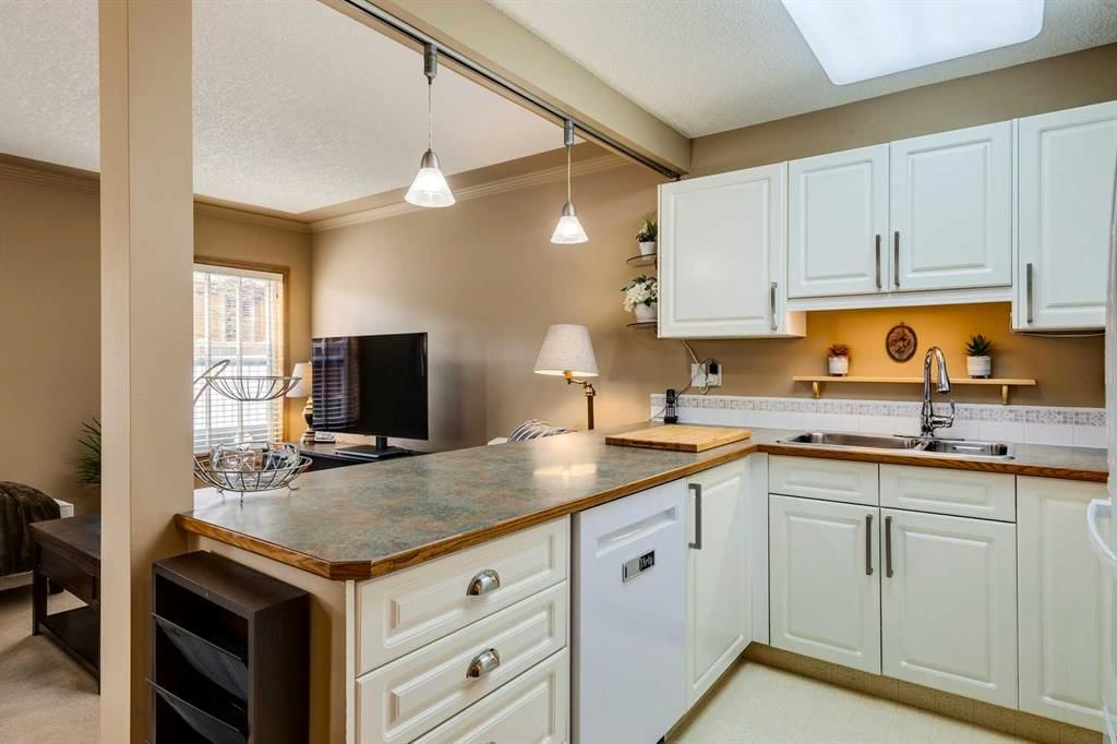139 Country Hills Villas NW, Calgary — photo 4 of 29