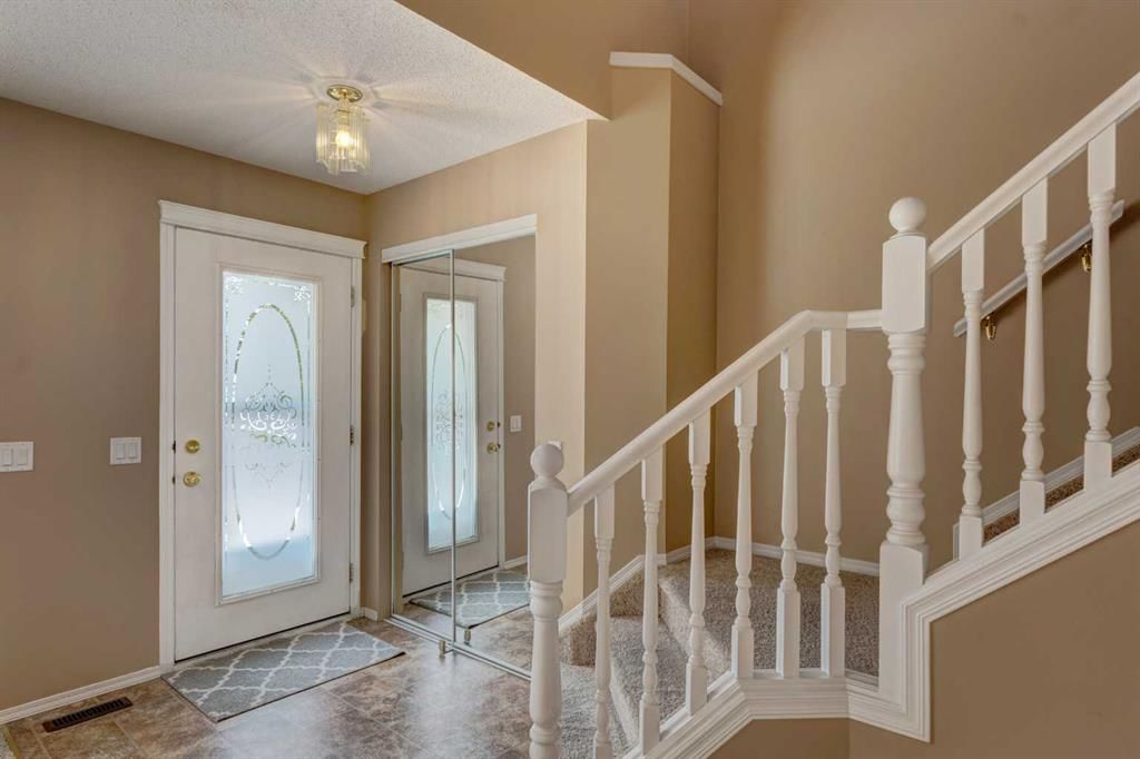 129 Prestwick Park SE, Calgary — photo 2 of 43
