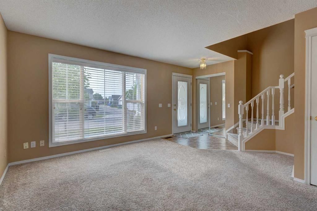 129 Prestwick Park SE, Calgary — photo 4 of 43