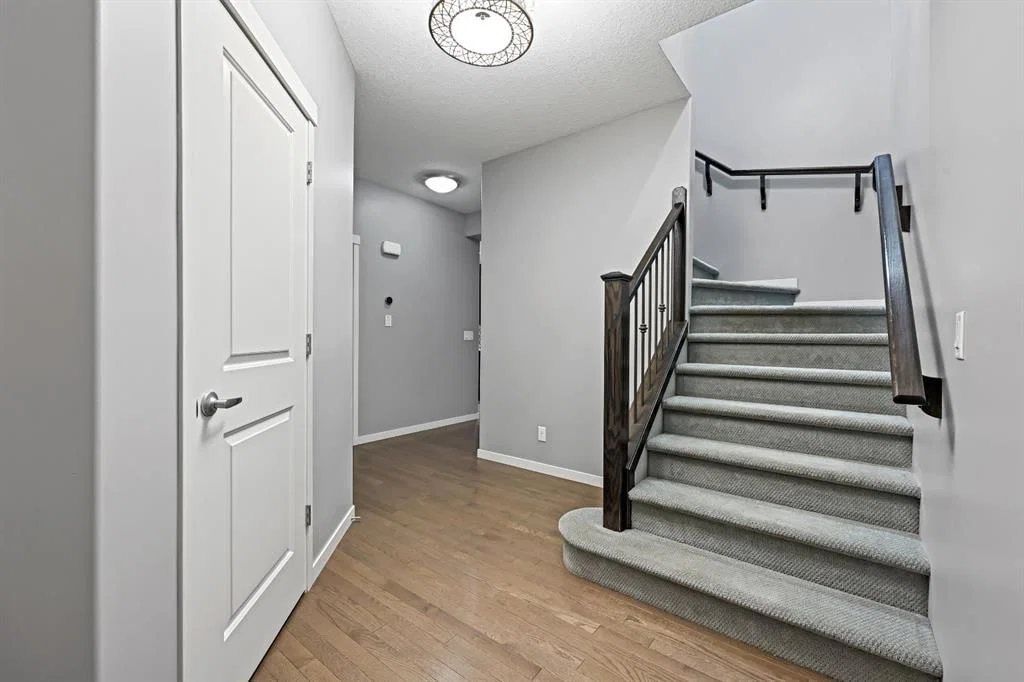 32 Cranarch Crescent SE, Calgary — photo 3 of 32