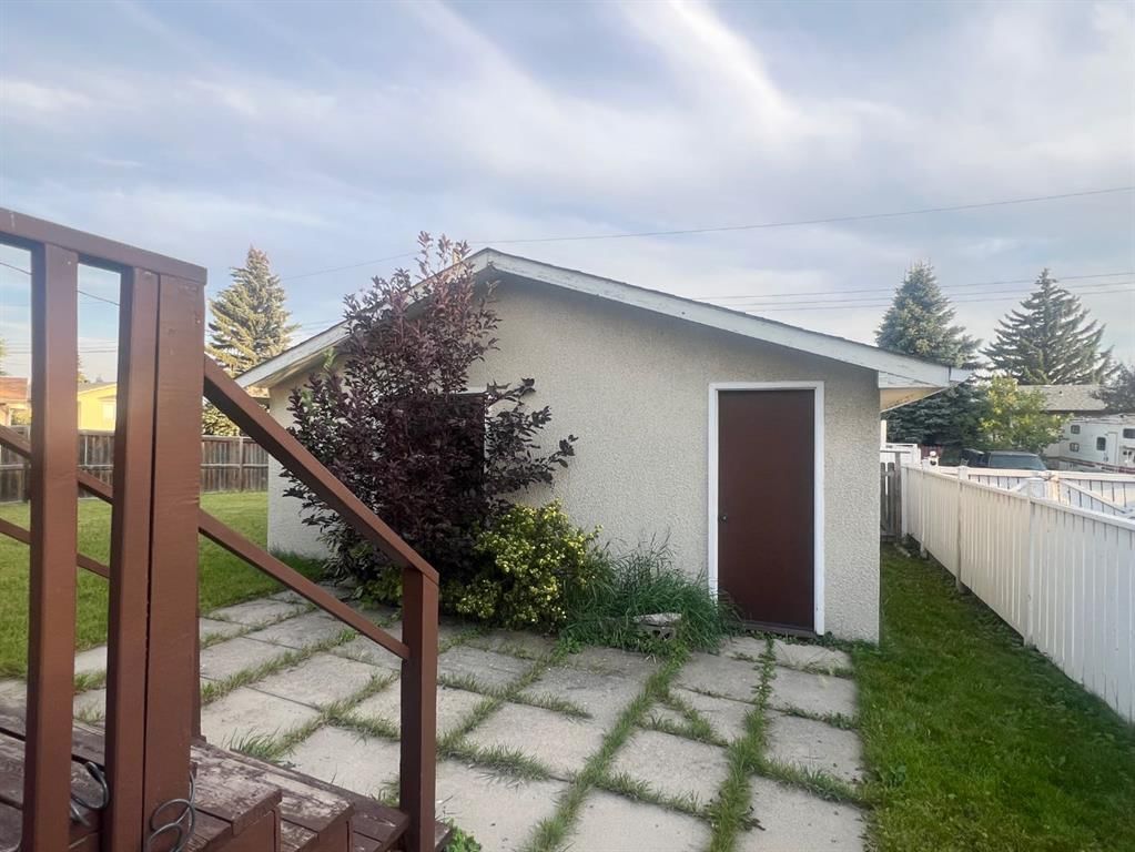 176 Huntchester Crescent NE, Calgary — photo 4 of 13