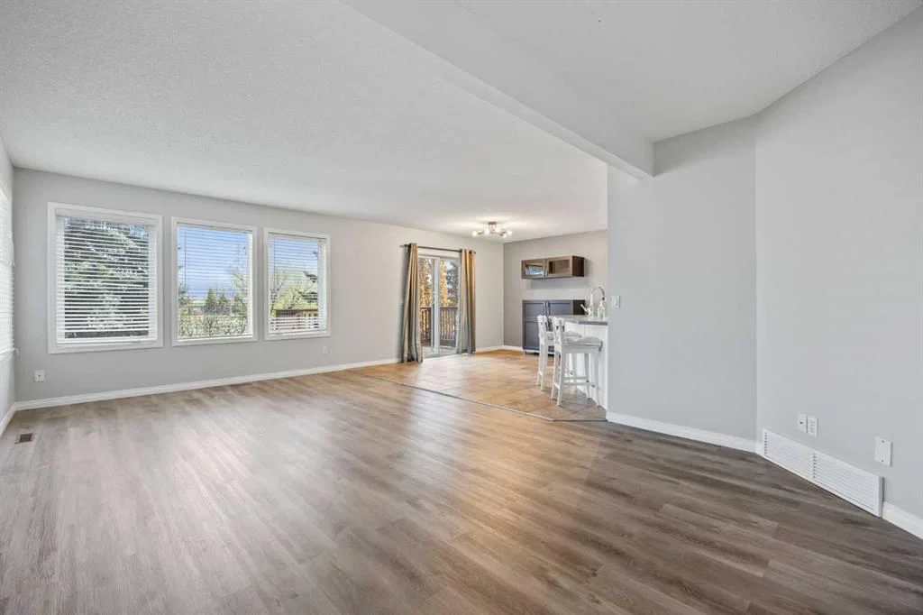 230 Cougarstone Circle SW, Calgary — photo 4 of 37